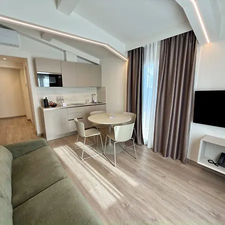 Vi 4* Viareggio