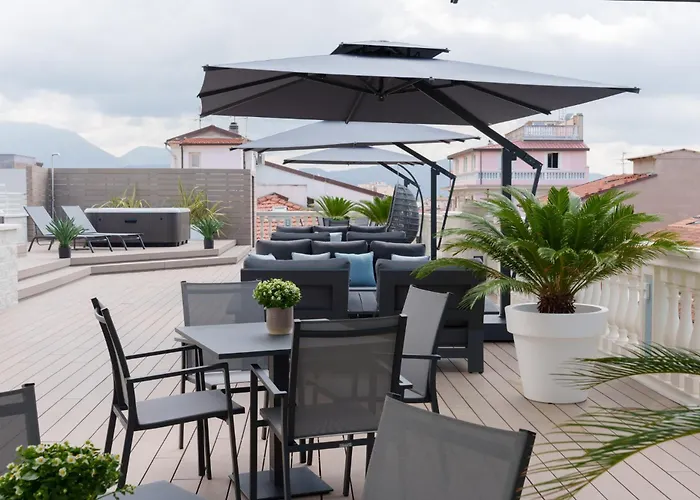 Vi Hotel apartamentowy 4*